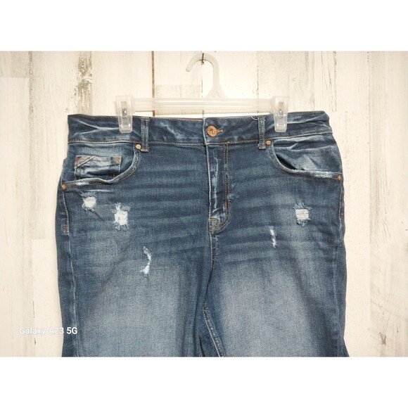 Maurices Edgely High Rise Distressed Denim Shorts 14W - Picture 3 of 7